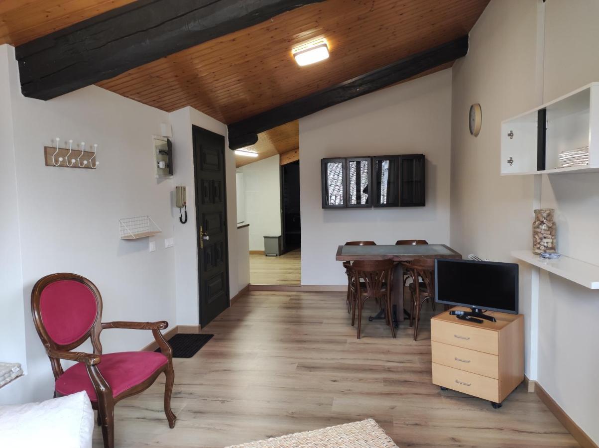 Apt 3 Atic Acollidor Al Centre De Vic - Aptgarbi Extérieur photo
